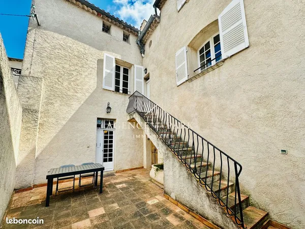 Maison 7 pièces 243 m² 