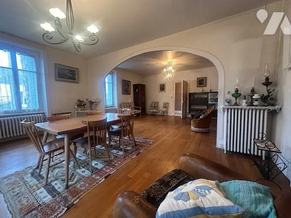 Maison 8 pièces 216 m² 