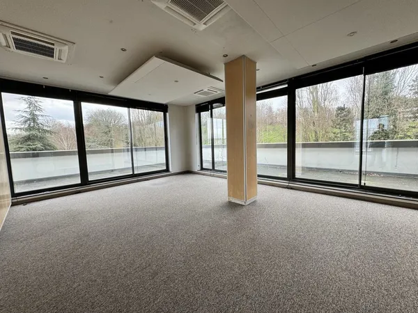 Bureaux - A LOUER - 567 m² non divisibles 