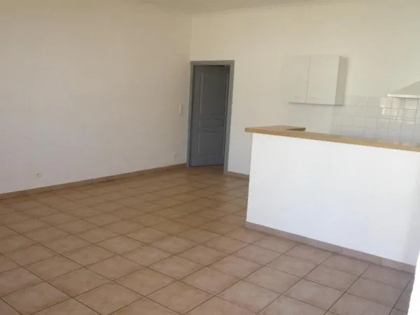 Aigues-Mortes appartement en rez-de-chaussée aux abords du 