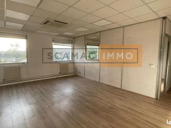 Bureau 100 m² 
