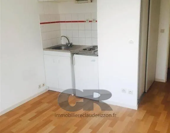 Studio 1 pièce 18 m² 