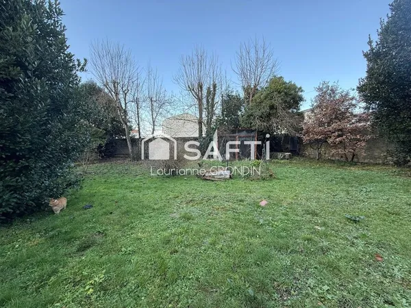 TERRAIN CONSTRUCTIBLE CENTRE VILLE - SAINT JEAN D ANGELY 