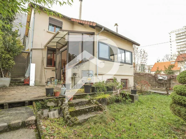 Maison 8 pièces 211 m² 