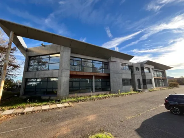 Local d'activité 3204 m² 