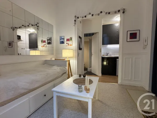 Studio 1 pièce 17 m² 