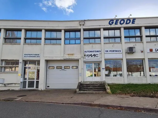 Local 3 pièces 1170 m² 