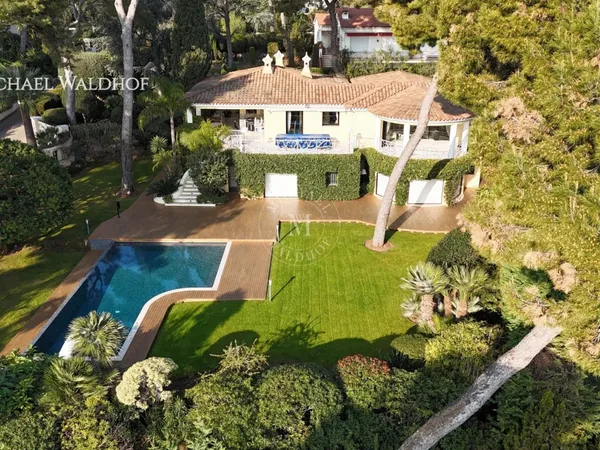 Villa de Luxe à Cap Martin Entourée par la Méditerranée 
