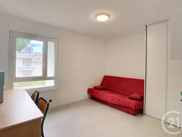 Studio 1 pièce 17 m² 