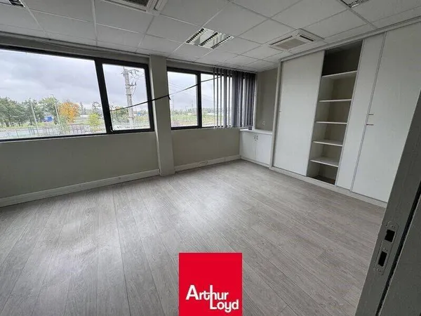 Bureau 350 m² 