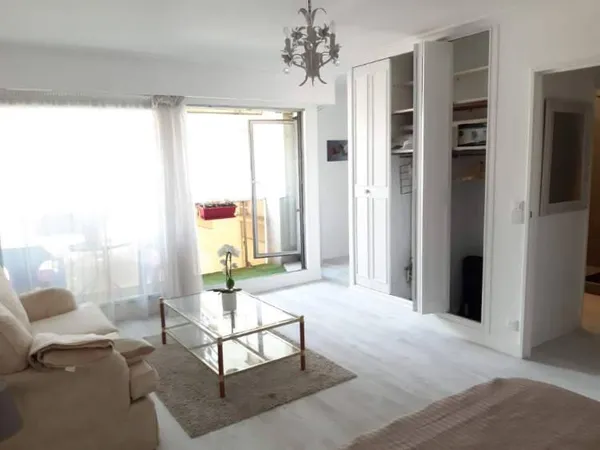 Studio 1 pièce 32 m² 