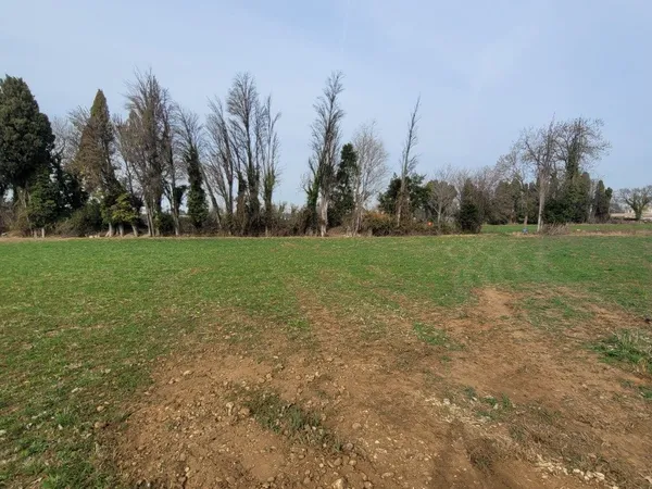 Terrain 675 m² 