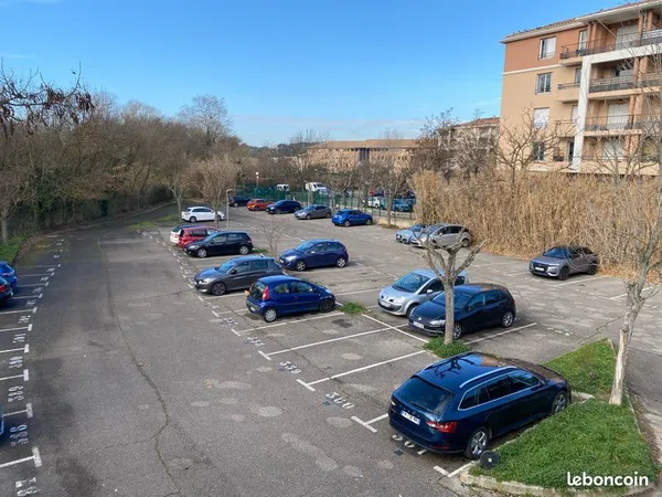 Parking Aix Pont de l'Arc 