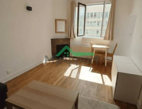 Studio 1 pièce 25 m² 