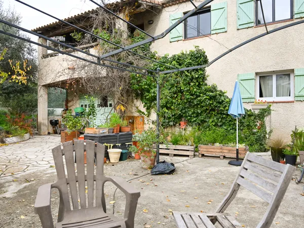 Hyères, secteur de Costebelle, maison composée de 2 logement 