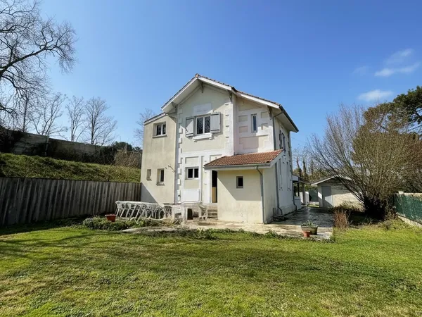 Vends maison rénovée avec jardin 
