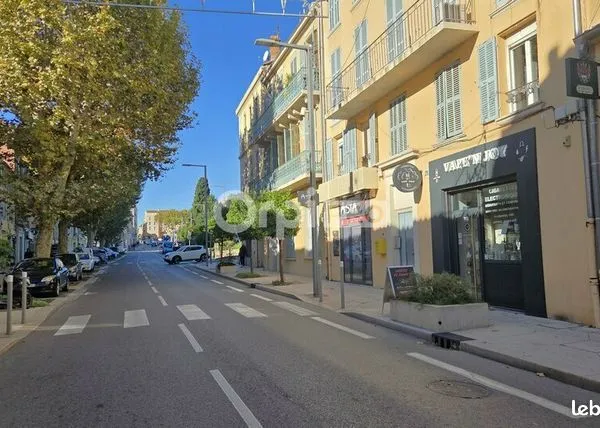 Local commercial 61 m² 
