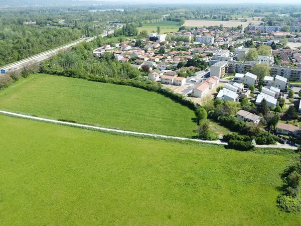 T3 rez de jardin transformé en spacieux t2 
