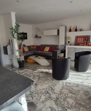 Appartement F3 77 m² parking + grand garage 28m² 