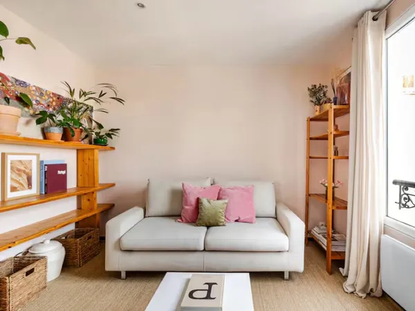 Urgent Sous-Loue Charmant Studio meublé avec vue • Montmartre Paris 18e 