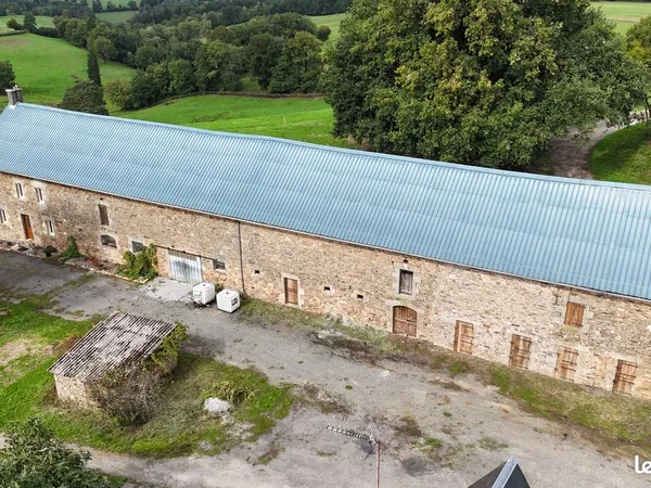 🏡 Corps de ferme , grange et dépendances + environ 3 ha de terrain au Lonzac 
