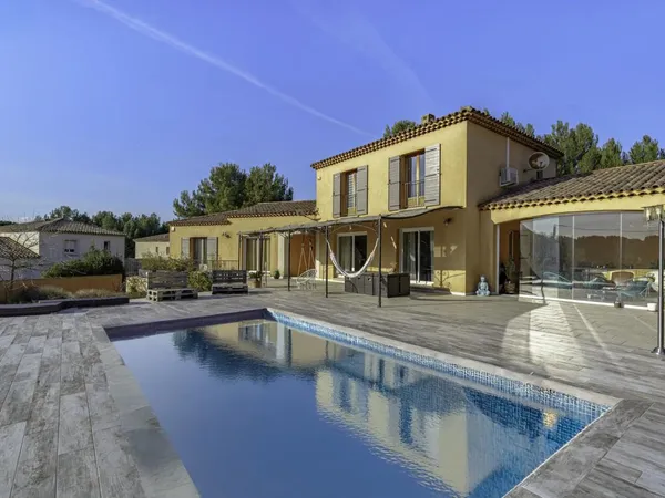 Maison de 8 pièces de 200 m² située à Istres 
