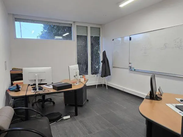 Bureaux 144 m² 