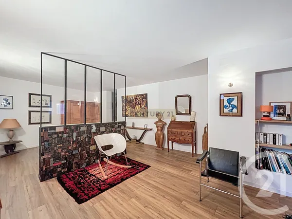 Studio 1 pièce 56 m² 