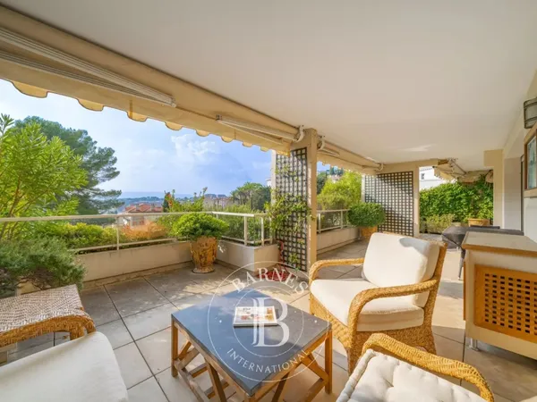 LE CANNET - 2 PIECES - TERRASSE - PISCINE 