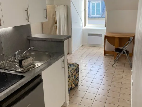 Studio meublé, métro Strasbourg Saint Denis au 5 Rue Gustave Goublier 