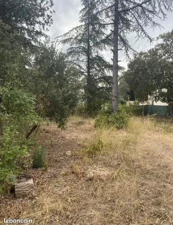 Terrain 700 m² 