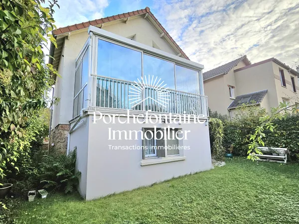 Belle meulière de 7 pièces 5 chambres 125 m2 habitables sur 