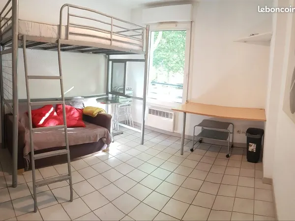 Particulier loue studio meublé et équipé dans résidence sécurisée 