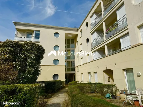 Studio 1 pièce 32 m² 