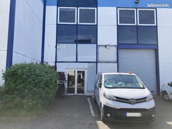 Local d'activité 398 m² 
