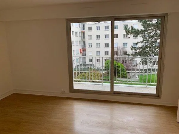 Studio 1 pièce 28 m² 