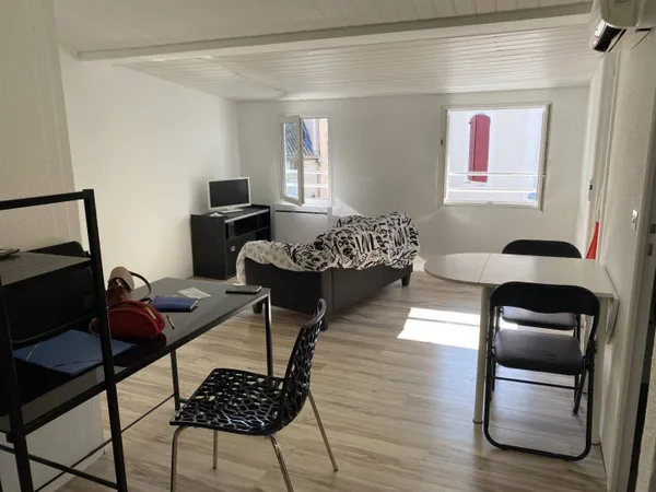 Studio 1 pièce 28 m² 