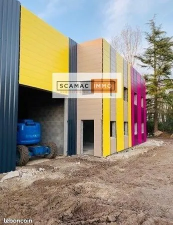 Local d'activité 148 m² 