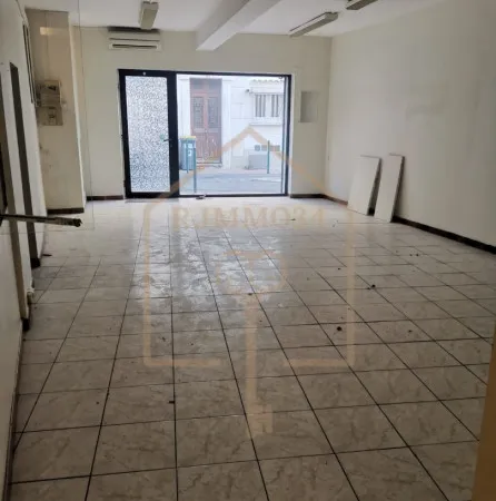 Local commercial 3 pièces 67 m² 