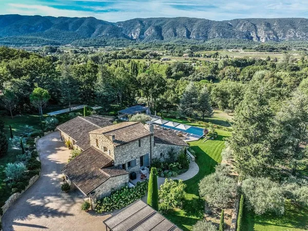 Maison individuelle 8 pièces 250 m² 