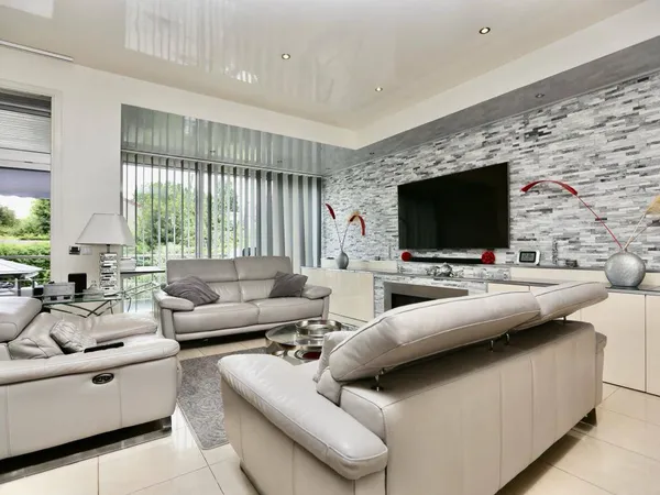 Maison 7 pièces 215 m² 