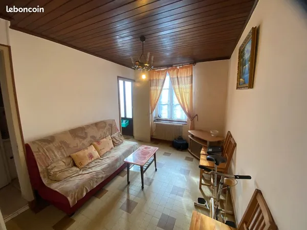 Maison Mitoyenne à Dax avec 1 cuisine dinatoire , 2 chambres ( R et R+1) , 1 SDB (R+1) , 1 SDD , 2 