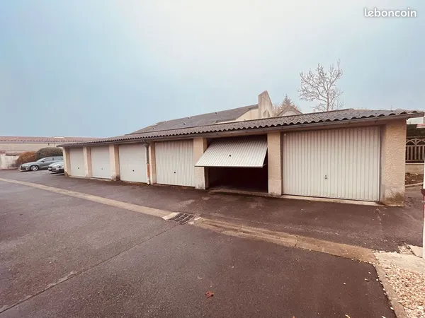 Parking/box OZOIR LA FERRIERE 
