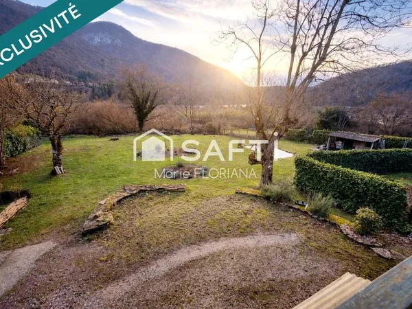 Maison avec joli terrain 
