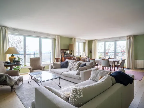 Appartement 4 pièces 142 m² 