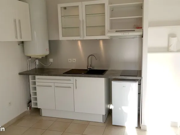 Appartement 2 pièces 49 m² Climatisée (idéal pour seniors) proche commodités 