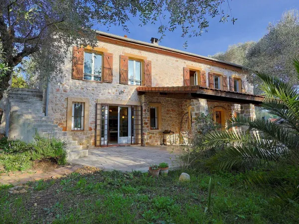 Maison 6 pièces 194 m² 