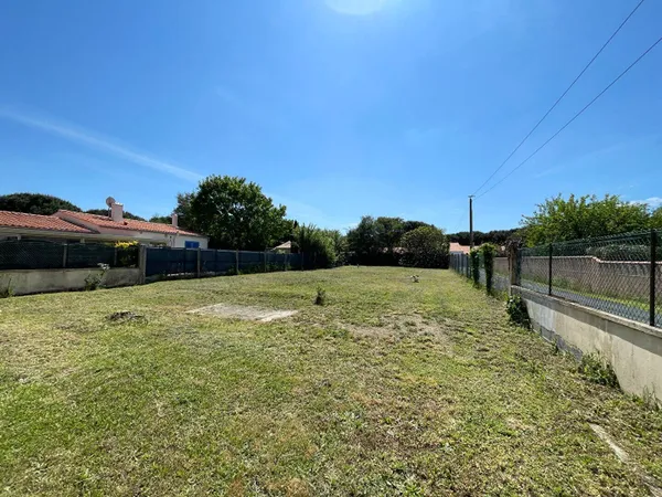 Terrain 709 m² 