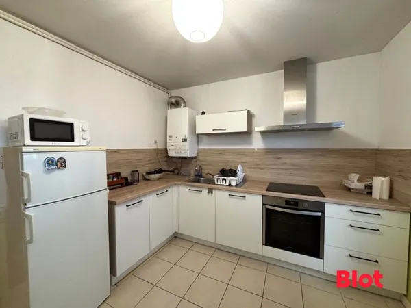 A louer chez Blot Immobilier Agence Brestoise - T2 de 49m² loué vide - Quartier Saint-Martin 