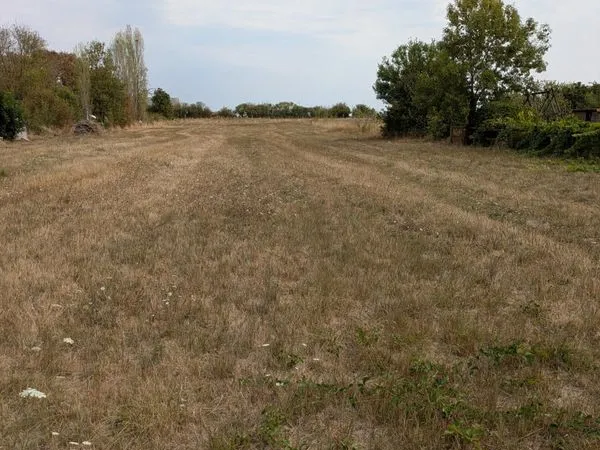 Terrain 2604 m² Saint-Hilaire-la-Palud 